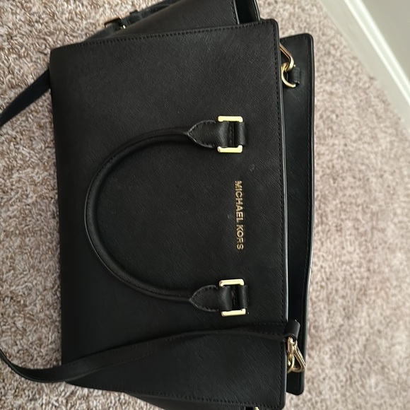 Michael Kors dark navy blue bag with detachable strap. No odors, clean inside. - Picture 9 of 11